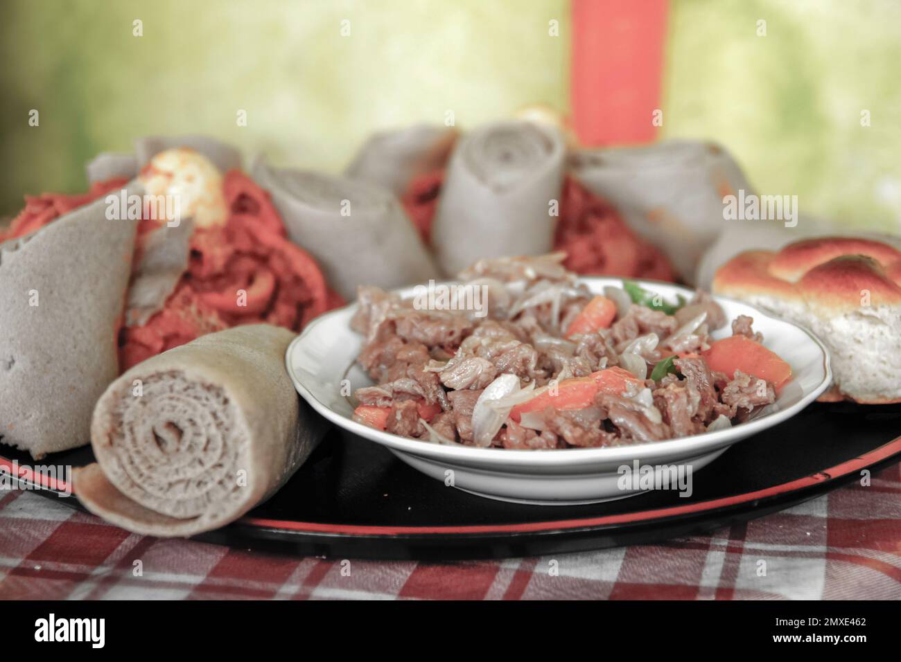 Stavo studiando carpenteria in Finlandia e mi è stato chiesto di andare a insegnare in Etiopia. Tutti i ritratti e le persone sono il personaggio della fabbrica. Gente simpatica e il sole splende molto. Lavorazione del legno in Africa Foto Stock