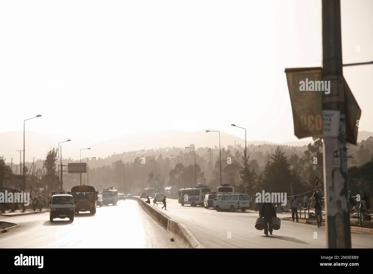 Stavo studiando carpenteria in Finlandia e mi è stato chiesto di andare a insegnare in Etiopia. Tutti i ritratti e le persone sono il personaggio della fabbrica. Gente simpatica e il sole splende molto. Lavorazione del legno in Africa Foto Stock