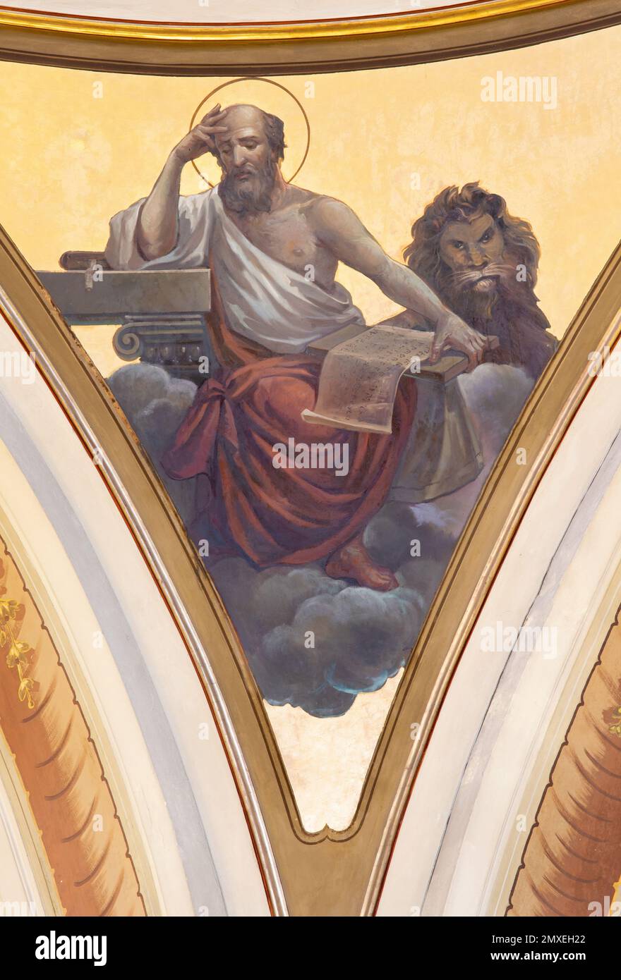 BARI, ITALIA - 3 MARZO 2022: L'affresco di San Marco l'evangelista nella chiesa San Domenico di Raffaele Armenise (1921). Foto Stock