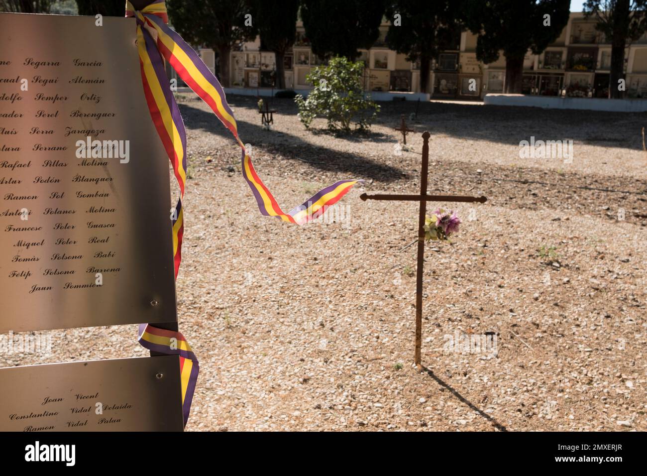 El Perello, Spagna. 28 settembre 2020: Tomba comune dei soldati della repubblica nella battaglia dell'Ebro. La legge della memoria storica rende omaggio Foto Stock