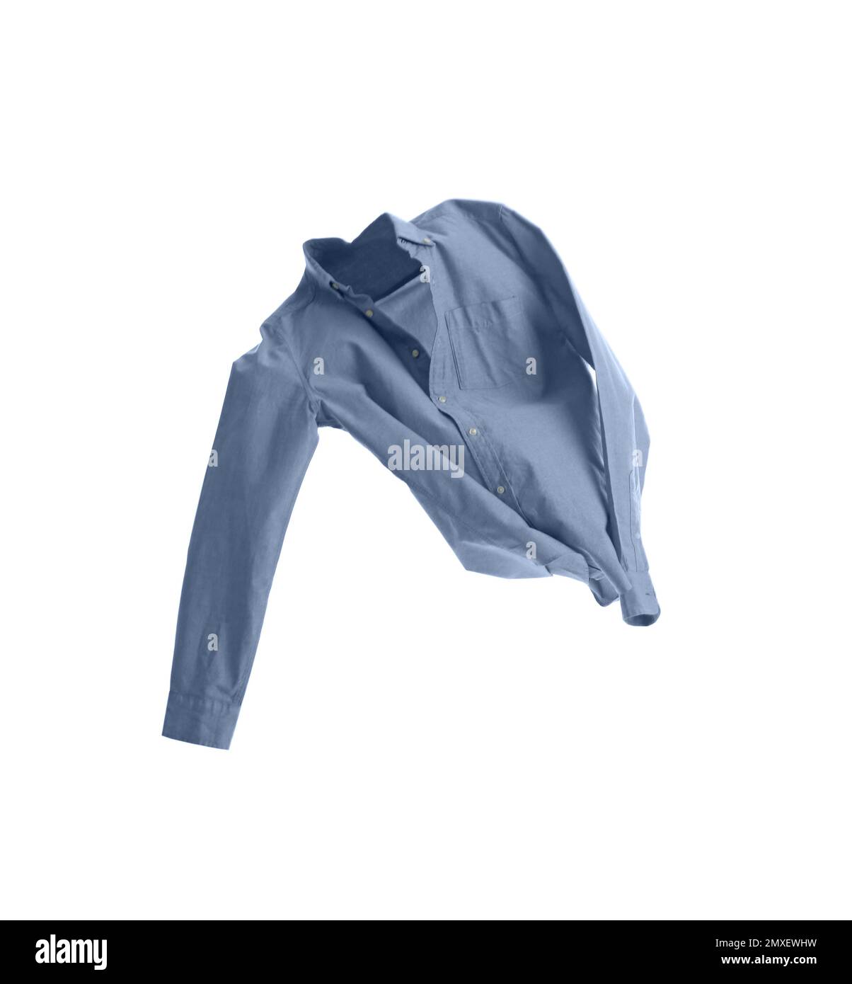 Camicia blu isolata su bianco. Abiti eleganti Foto Stock