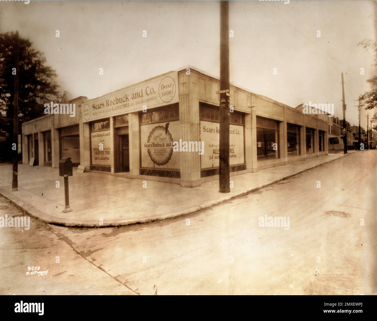 Old Sears and Roebuck Store, Early Sears Store Exterior, 1920s. Pneumatici Allstate Foto Stock