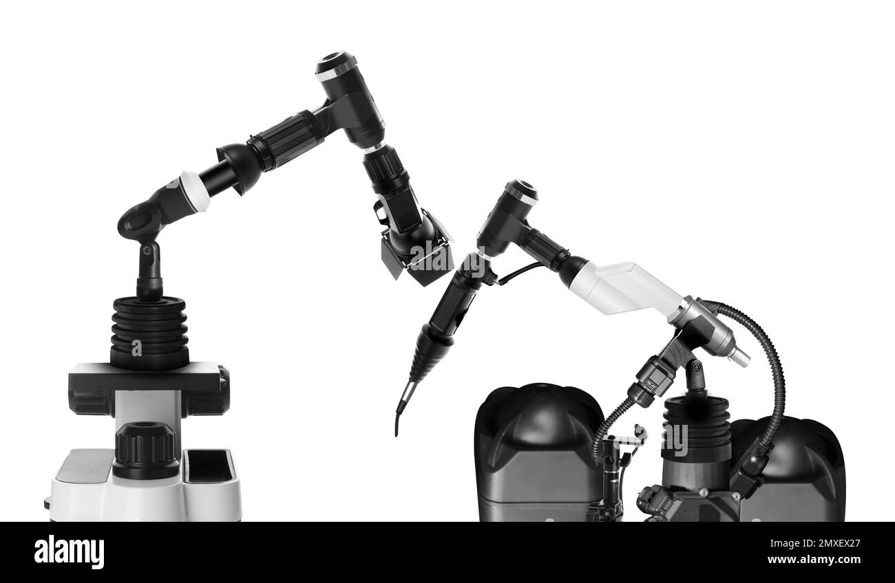 Moderni manipolatori elettronici di robot da laboratorio su sfondo bianco. Apprendimento automatico Foto Stock