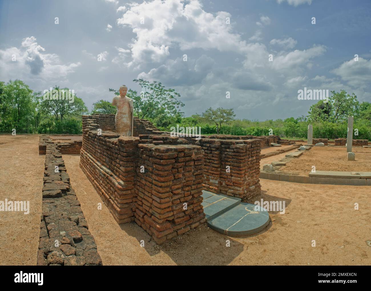 08 23 2015 3rd ° secolo A.D. Stupa e rovine di Nagarjuna Konda, Nagarjuna Konda Sagar Andhra Pradesh, India, Asia, indiano, asiatico Foto Stock