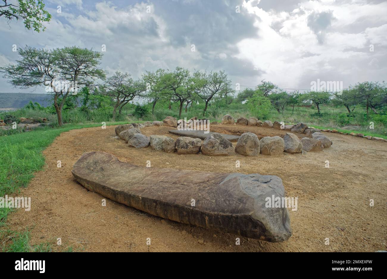 08 23 2015 luogo di sepoltura megalitica Cist sepoltura che rappresenta i metodi di disposizione dei morti a Nagarjuna Konda, Andhra Pradesh, India, Asia, indiano, Foto Stock