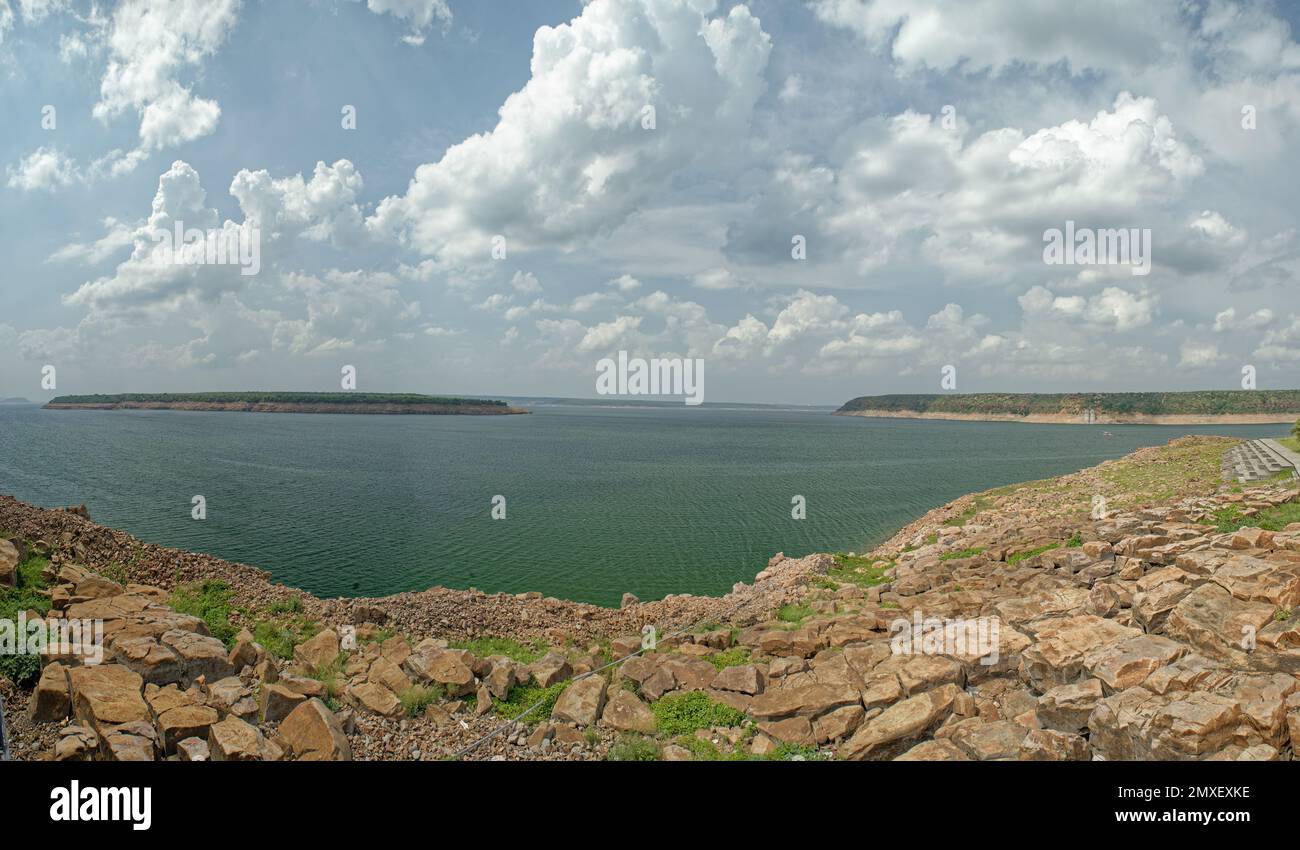 08 24 2015 Isola nel lago Nagarjuna Sagar da Nagarjuna Konda collina Andhra Pradesh India Foto Stock