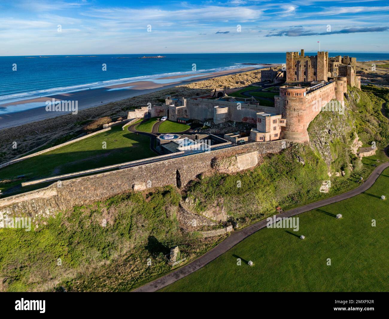 Castello di Bamburgh nel Northumberland sulla costa nord-orientale dell'Inghilterra. Foto Stock