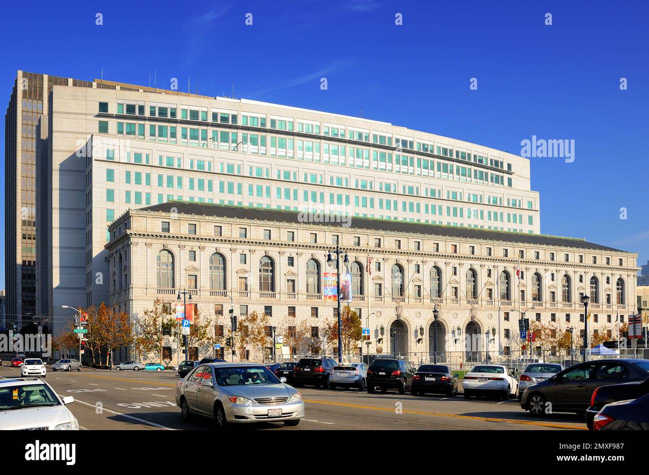 L'Earl Warren Building di San Francisco, California, presenta Belle Arti e architettura moderna, che ospita la Corte Suprema della California Foto Stock