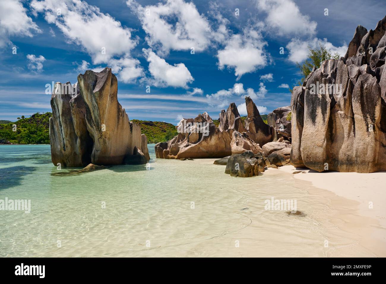 Formazione rocciosa sulla spiaggia dell'isola di Curieuse, Isola di Prasiln, Seychelles Foto Stock