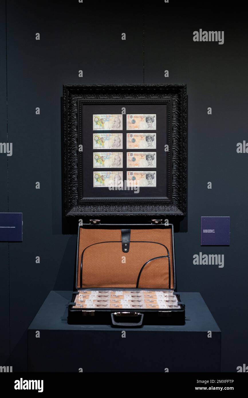 Trieste, Italia - 21 gennaio 2023: Panoramica dell'opera di Banksy di-Faced Tenner. Esposizione intitolata il grande comunicatore Banksy, Salone de Foto Stock