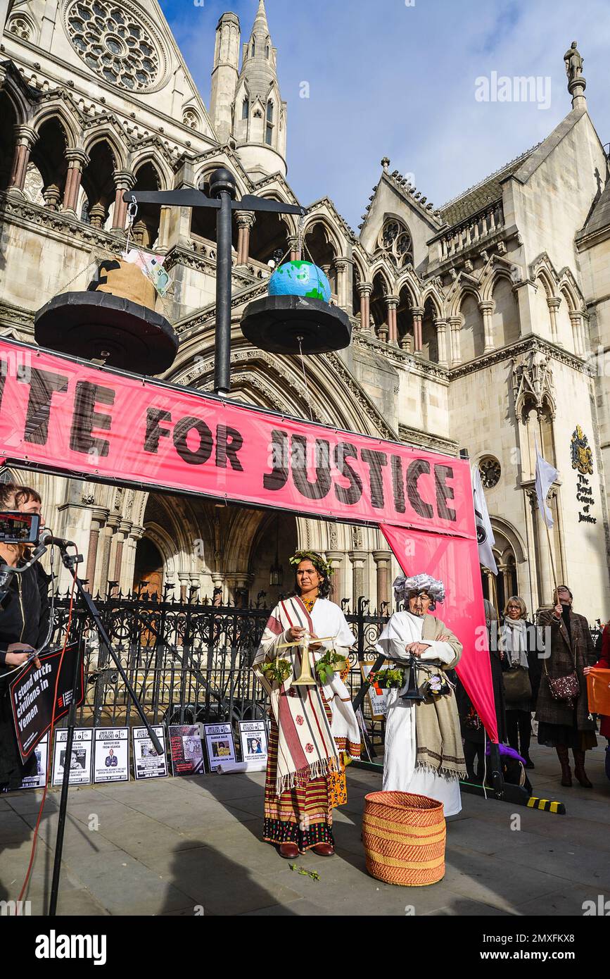 Extinction Rebellion protesta 'Unite per la Giustizia', un'azione per sollevare l'allarme sul sistema giudiziario britannico, Royal Courts of Justice, Londra, Inghilterra, Regno Unito Foto Stock