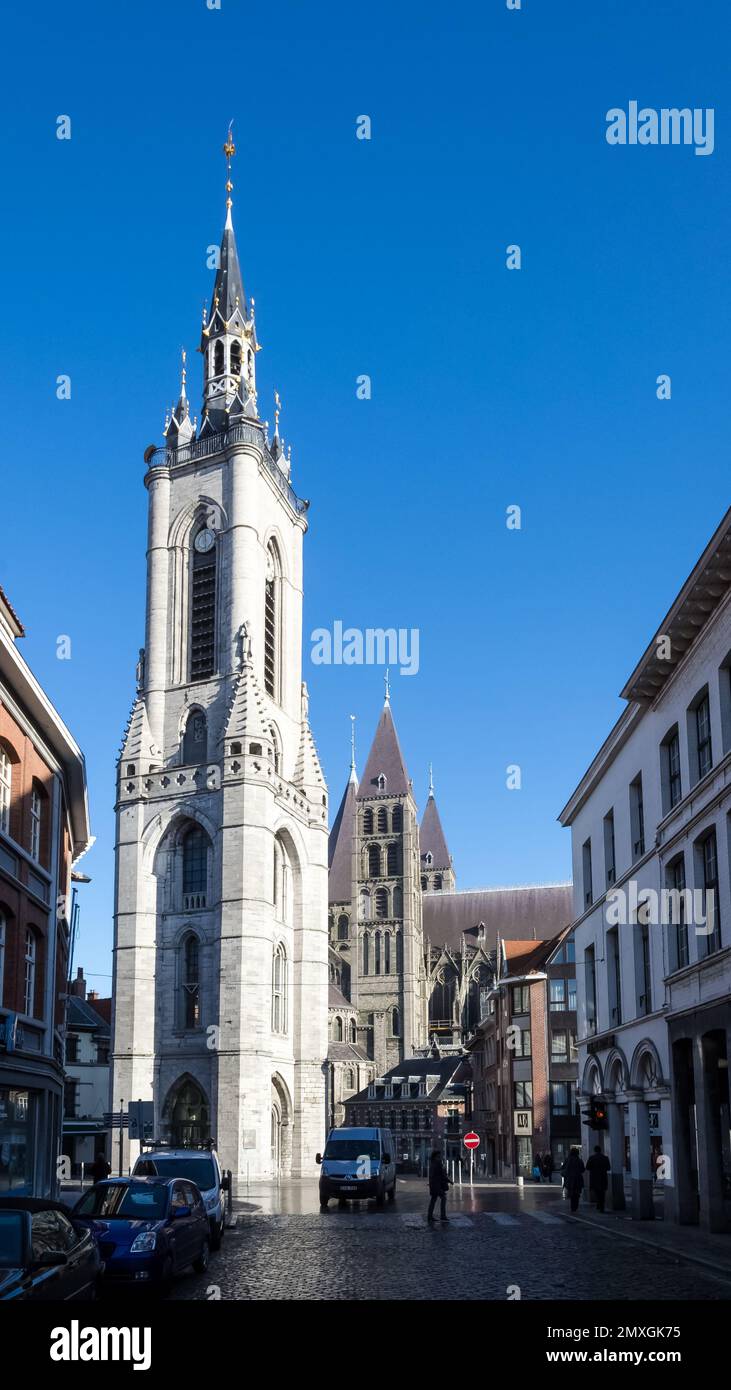 Particolare architettonico del Campanile di Tournai, un campanile indipendente di origine medievale nella città di Tournai, Belgio. Foto Stock