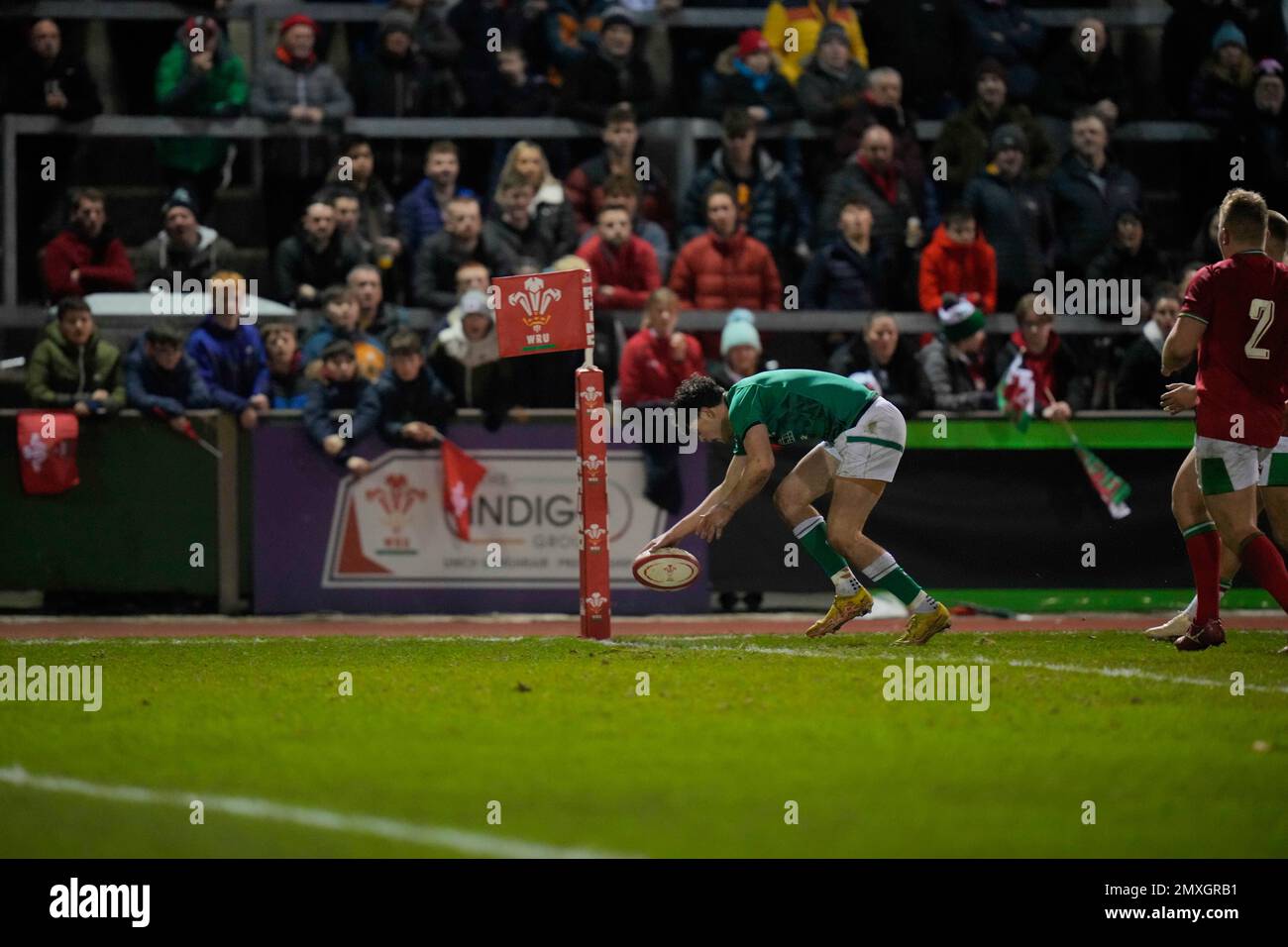 Colwyn Bay, Regno Unito. 03rd Feb, 2023. Colwyn Bay, Regno Unito. 03rd Feb, 2023. James Nicholson #15 of Ireland U20's tocca per segnare una prova durante la partita delle sei Nazioni 2023 U20 Galles vs Irlanda allo Stadiwm CSM, Colwyn Bay, Regno Unito, 3rd febbraio 2023 (Photo by Steve Flynn/News Images) a Colwyn Bay, Regno Unito il 2/3/2023. (Foto di Steve Flynn/News Images/Sipa USA) Credit: Sipa USA/Alamy Live News Credit: Sipa USA/Alamy Live News Foto Stock