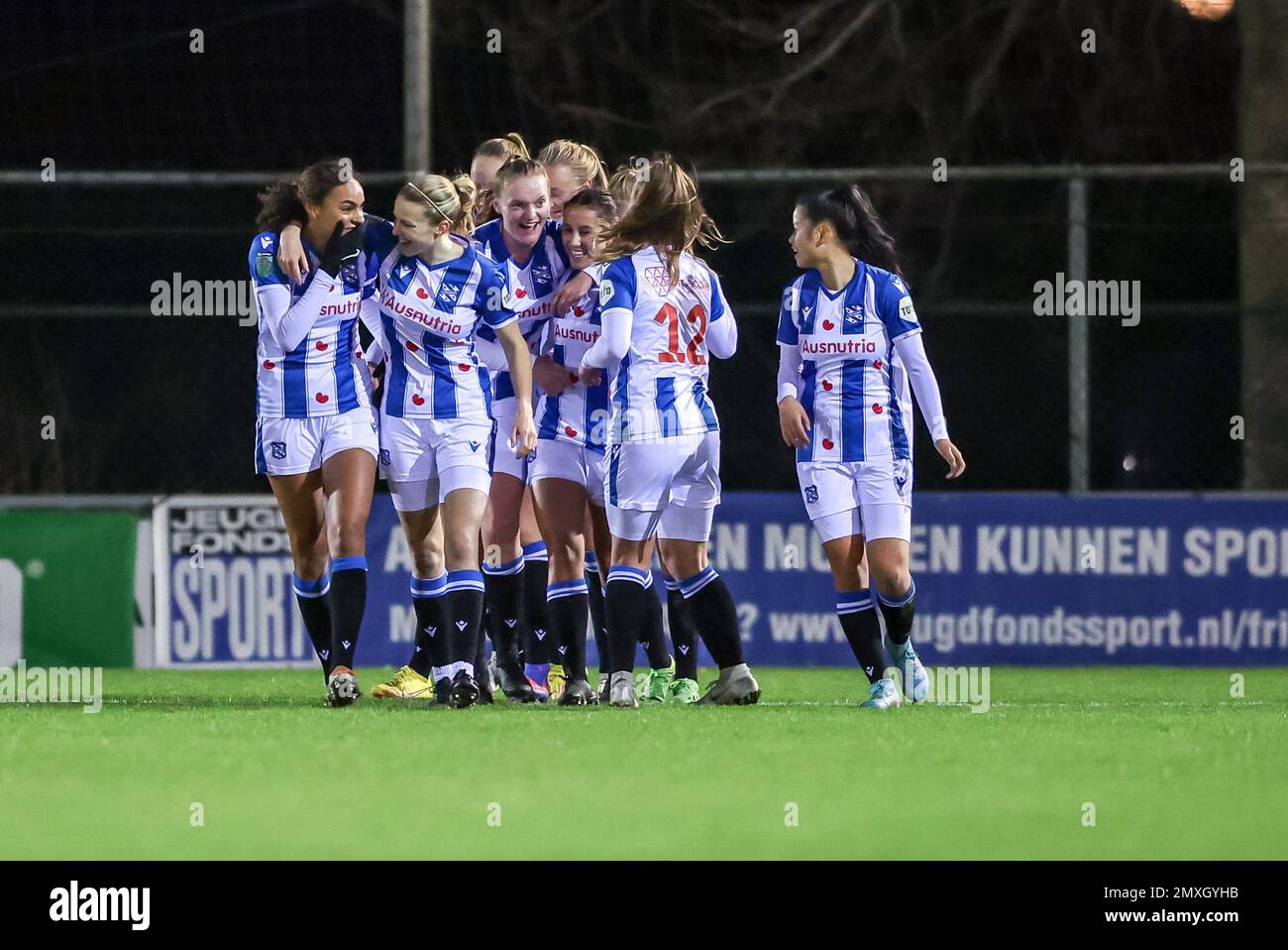 HEERENVEEN, PAESI BASSI - 3 FEBBRAIO: Roos de Haas di SC Heerenveen celebra il suo obiettivo durante la partita di Azerion Eredivie Vrouwen tra SC Heerenveen e Fortuna Sittard allo Sportpark Skoatterwâld il 3 febbraio 2023 a Heerenveen, Paesi Bassi (Foto di Pieter van der Woude/Orange Pictures) Credit: Orange Pics BV/Alamy Live News Foto Stock