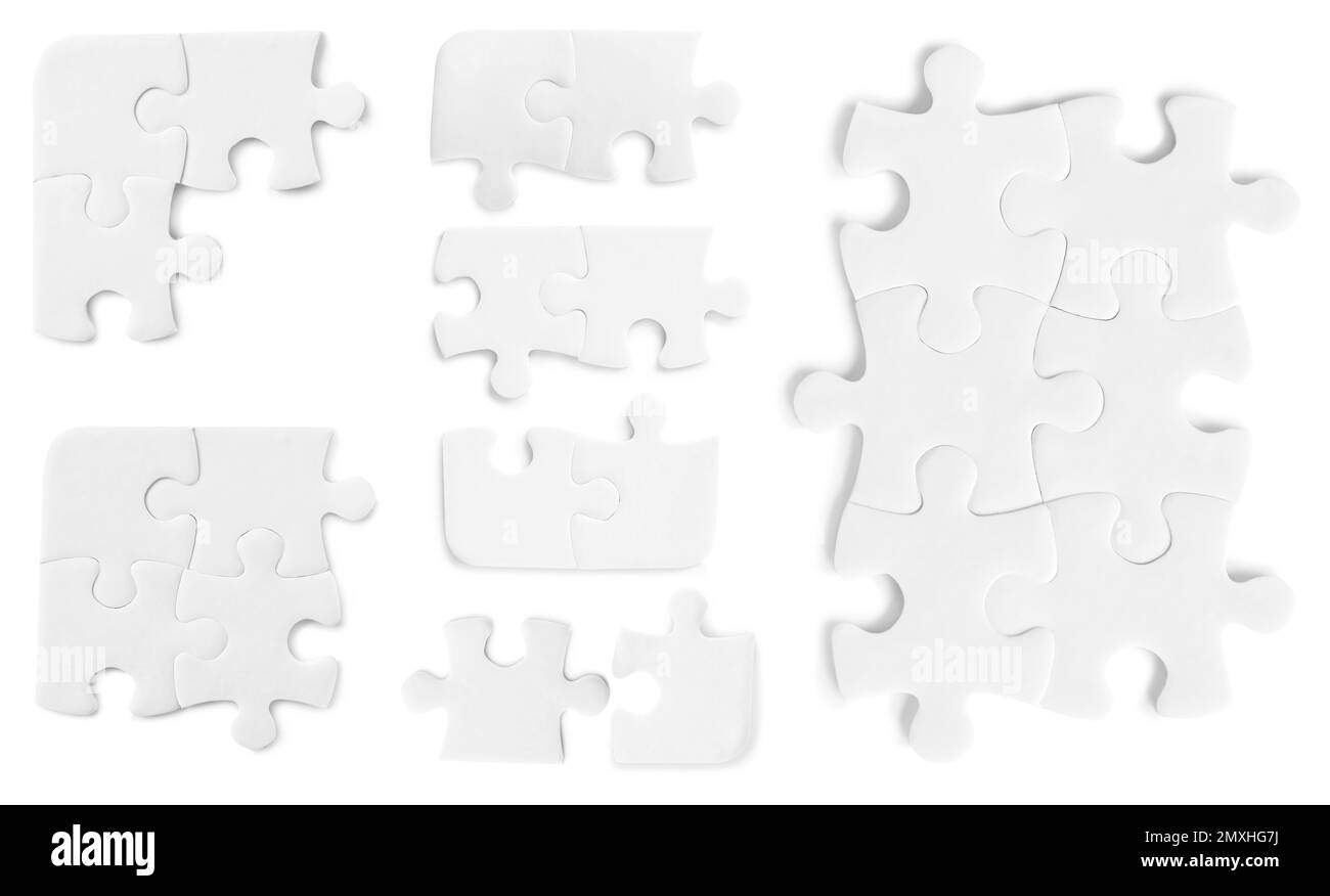 Set con puzzle pezzi su sfondo bianco, vista dall'alto Foto Stock