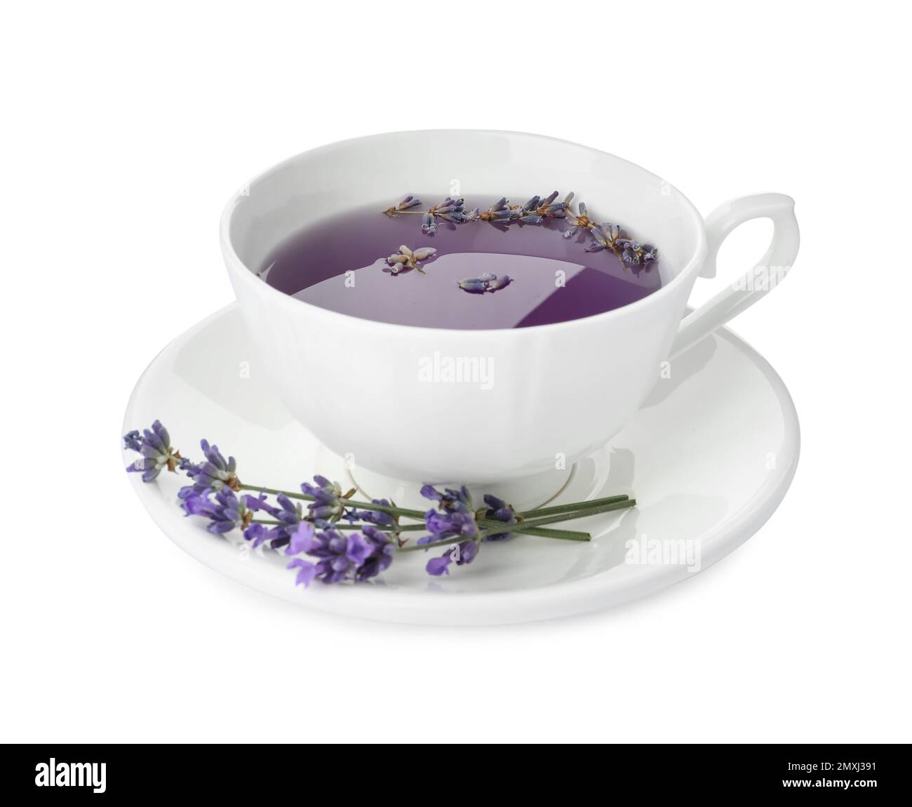 Tè fresco delizioso con lavanda e splendidi fiori isolato su bianco Foto Stock