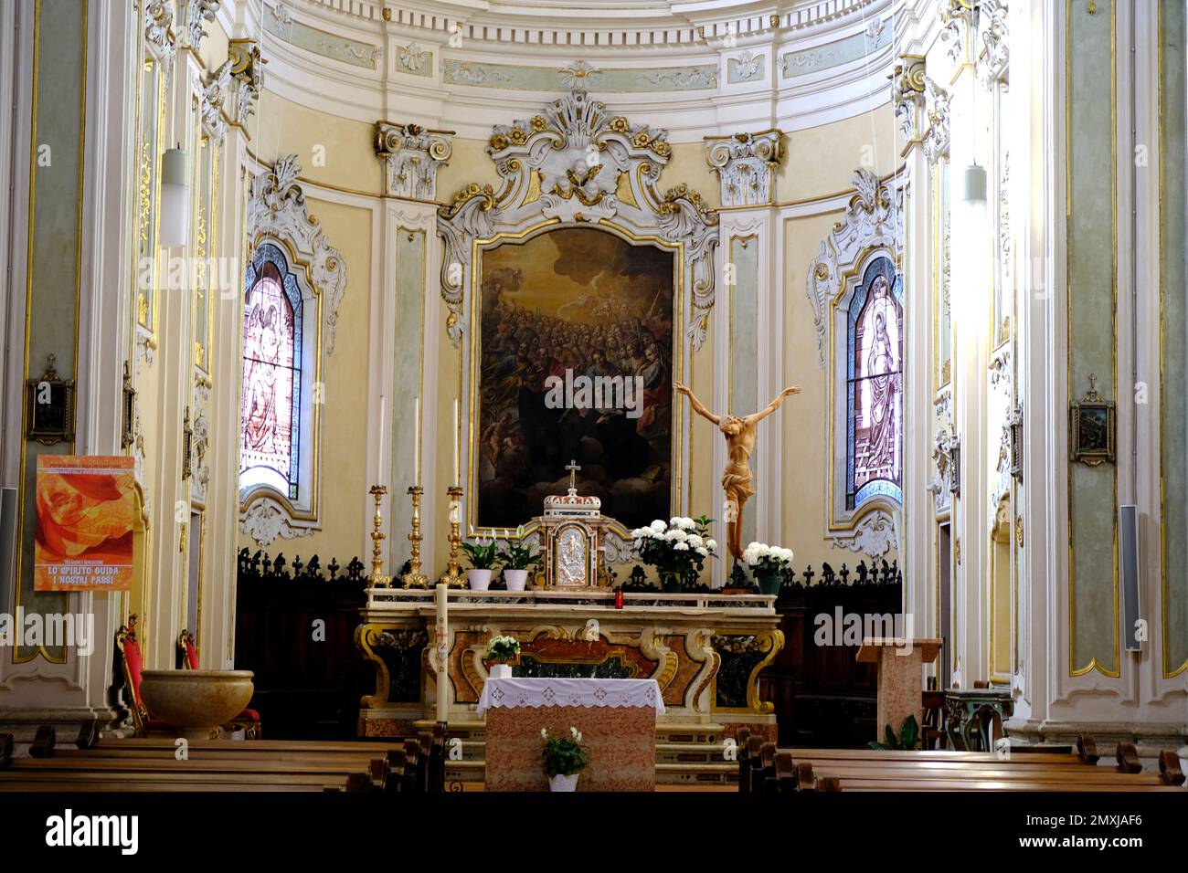 L'altare della Chiesa di Ognissanti a Mantova Foto Stock