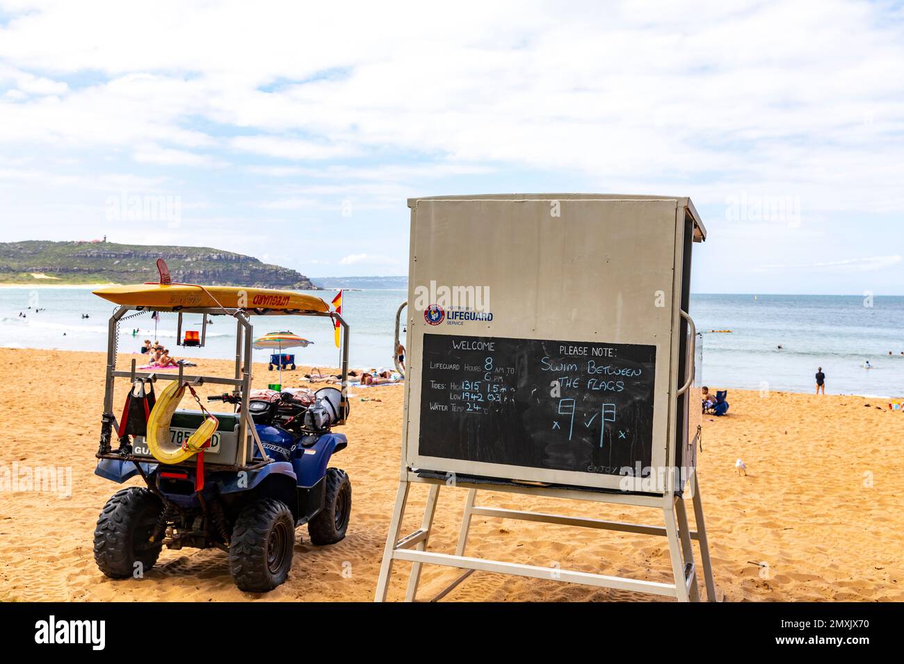 Palm Beach Sydney, bagnini australiani salvataggio surf e capanna con buggy 4x4 veicolo, Sydney, NSW, Australia Foto Stock