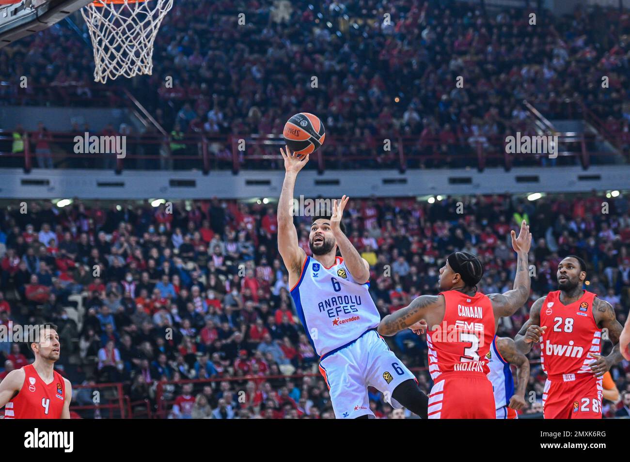 Pireo, Grecia. 03rd Feb, 2023. 6 ELIA BRYANT di Anadolu Efes durante l'Eurolega, turno 23, incontro tra Olympiacos Pireo e Anadolu Efes allo Stadio della Pace e dell'amicizia il 3 febbraio 2023, ad Atene, Grecia. Credit: Independent Photo Agency/Alamy Live News Foto Stock