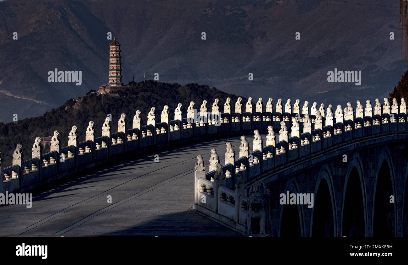Pechino è il Palazzo Estivo il marmo diciassette-ponte di arco che Foto Stock