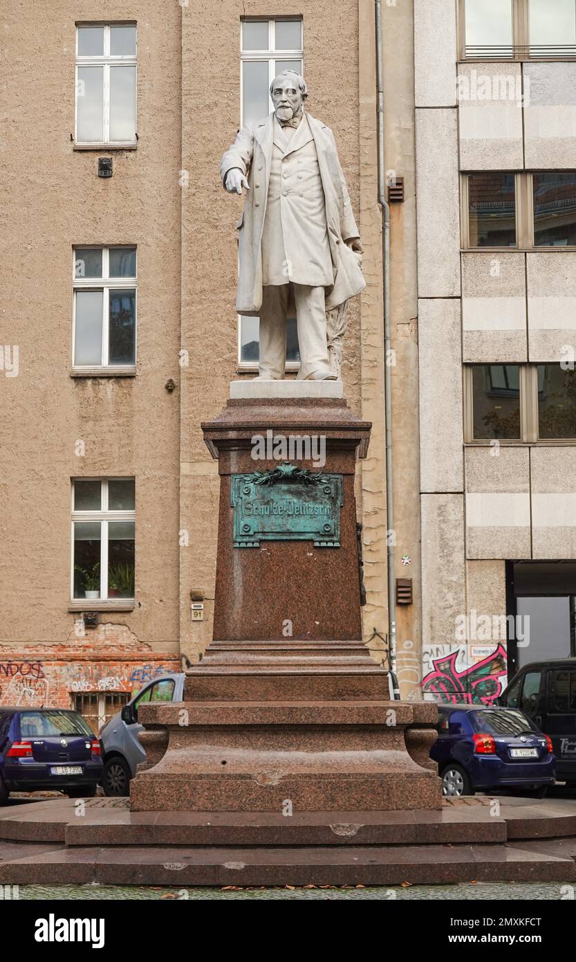 Monument Hermann Schulze Delitzsch, Schulze-Delitzsch-Platz, Mitte, Berlino, Germania, Europa Foto Stock