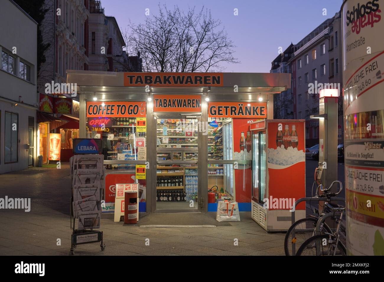 Chiosco la sera, Schlossstraße, Steglitz, Berlino, Germania, Europa Foto Stock