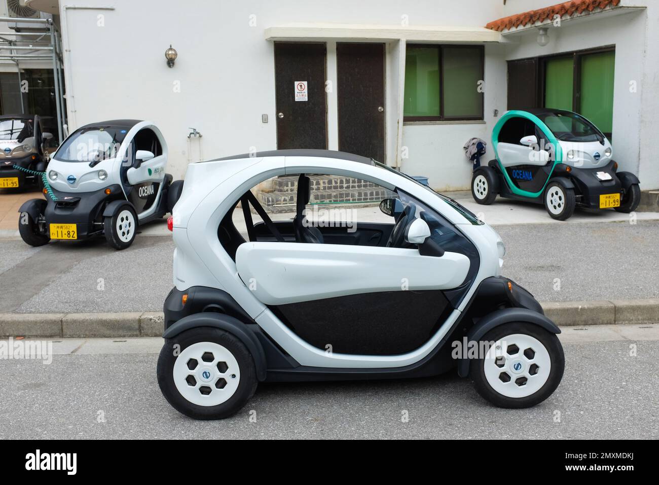 Una piccola auto elettrica a due posti prodotta da Nissan. Foto Stock