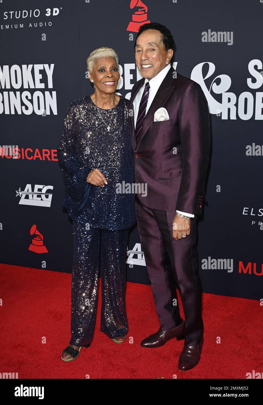 Los Angeles, Stati Uniti. 03rd Feb, 2023. Dionne Warwick & Smokey Robinson al MusiCares Gala per 2023 persone dell'anno al Los Angeles Convention Centre. Picture Credit: Paul Smith/Alamy Live News Foto Stock