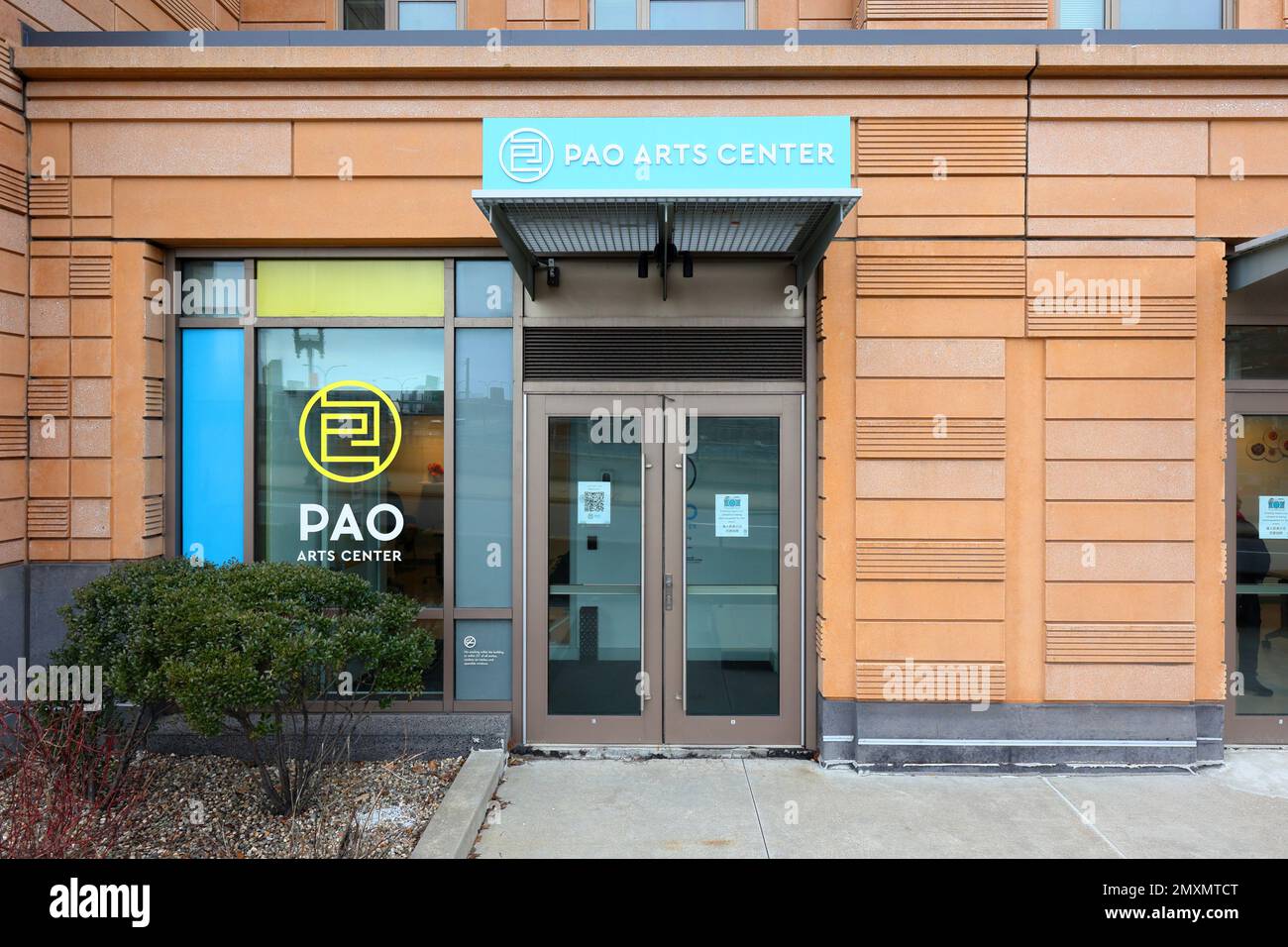 PAO Arts Center, 99 Albany Street, Boston, Massachusetts. Facciata esterna di un centro culturale e di una galleria d'arte a Chinatown Foto Stock