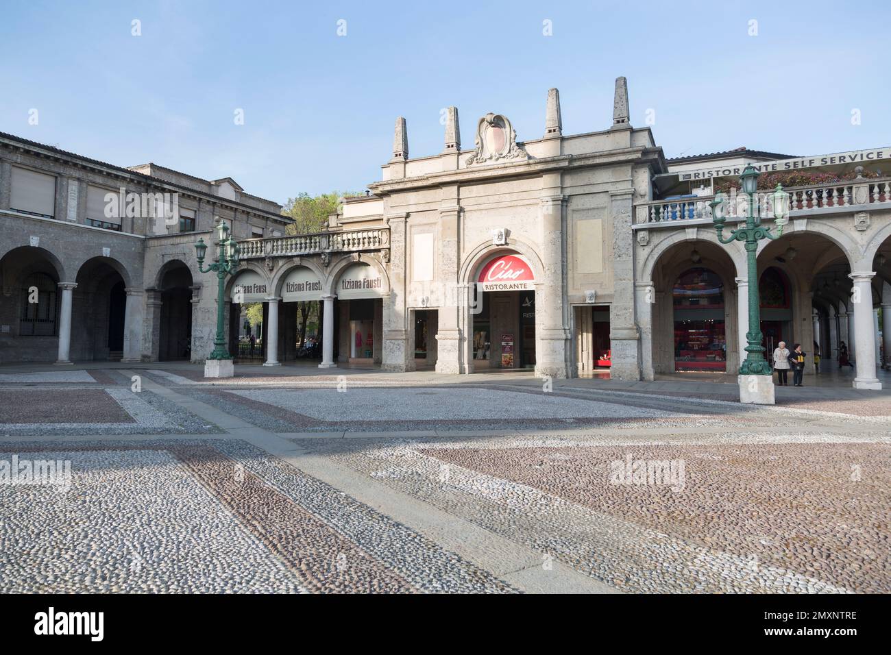 Piazza dante piazza immagini e fotografie stock ad alta risoluzione - Alamy