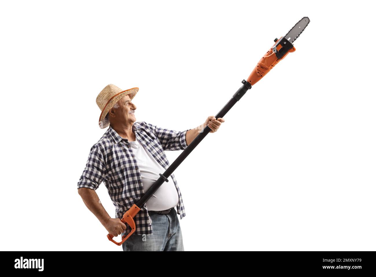 Uomo che usa un potatore elettrico isolato su sfondo bianco Foto Stock