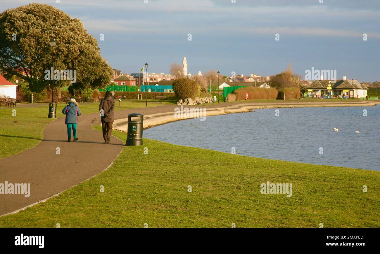 Una vista del lago Fairhaven in una giornata fredda inverni, Lytham St Annes, Lancashire, Regno Unito, Europa Foto Stock