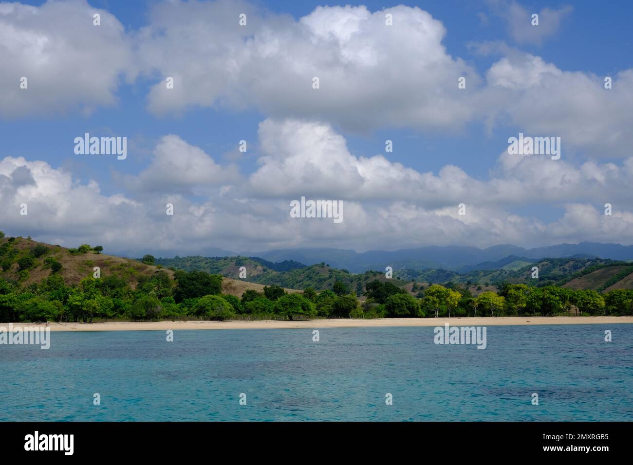 Indonesia Sumbawa - linea costiera Pulau Umar Wera Foto Stock