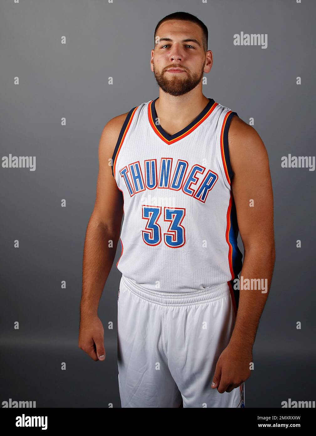 Oklahoma City Thunder forward Mitch McGary is pictured during the 2016-2017 Oklahoma City Thunder Media Day in Oklahoma City, Friday, Sept. 23, 2016. (AP Photo/Sue Ogrocki) Foto Stock