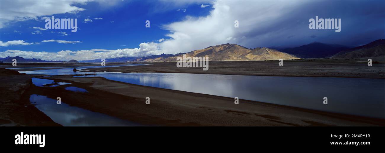Il fiume yarlung zangbo in Tibet Foto Stock