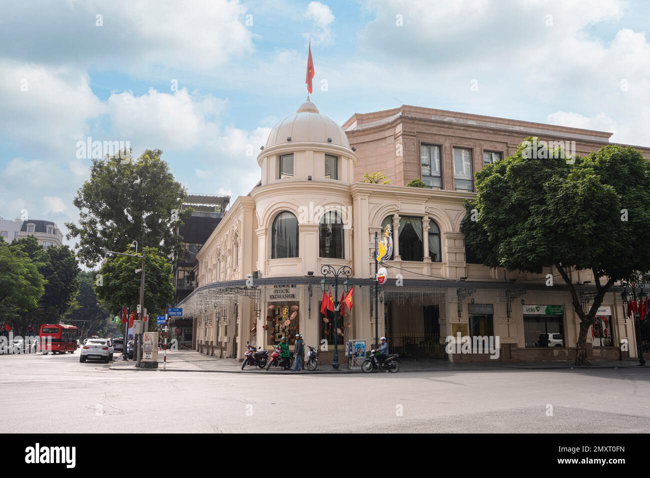 Hanoi, Vietnam, gennaio 2023. La sede centrale della Borsa di Hanoi nel centro della città Foto Stock