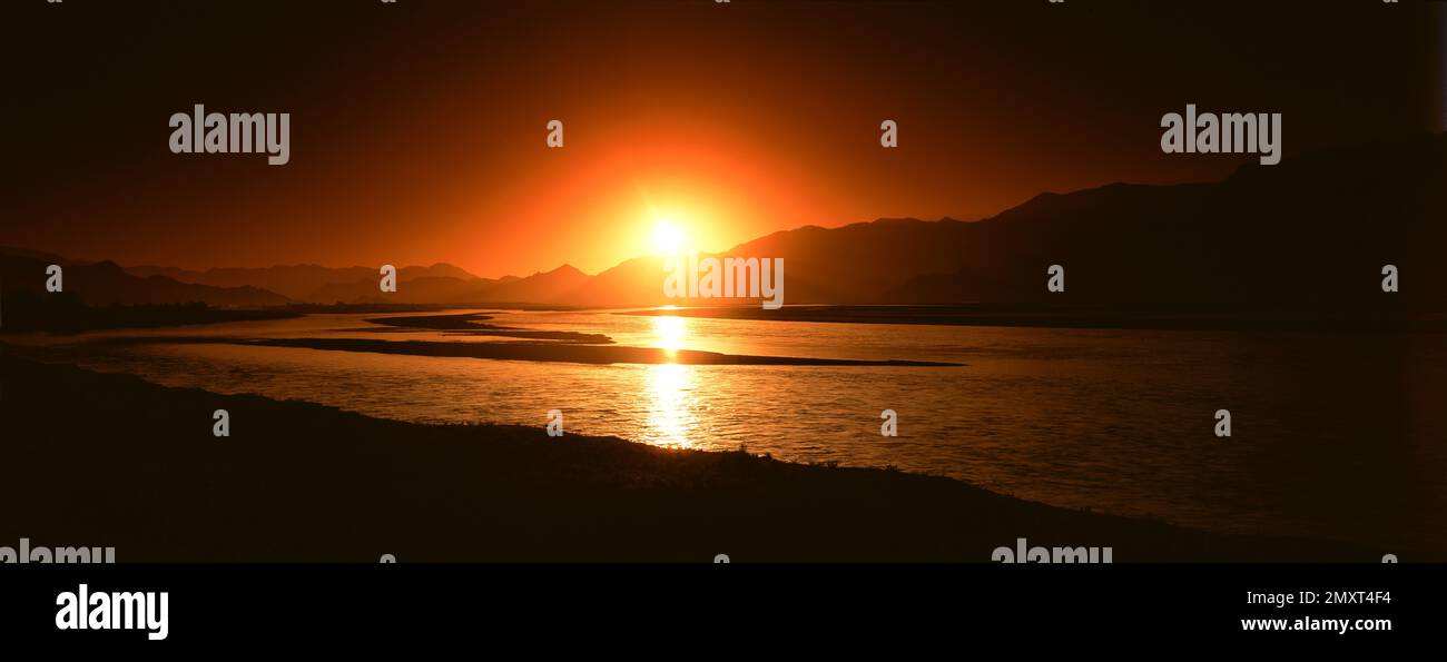 Il fiume yarlung zangbo in Tibet Foto Stock