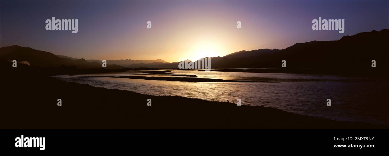 Il fiume yarlung zangbo in Tibet Foto Stock