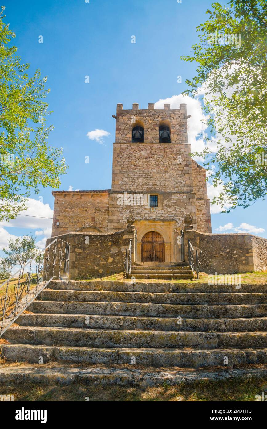 Facciata della chiesa fortificata. Tortonda, provincia Guadalajara, Castilla la Mancha, Spagna. Foto Stock