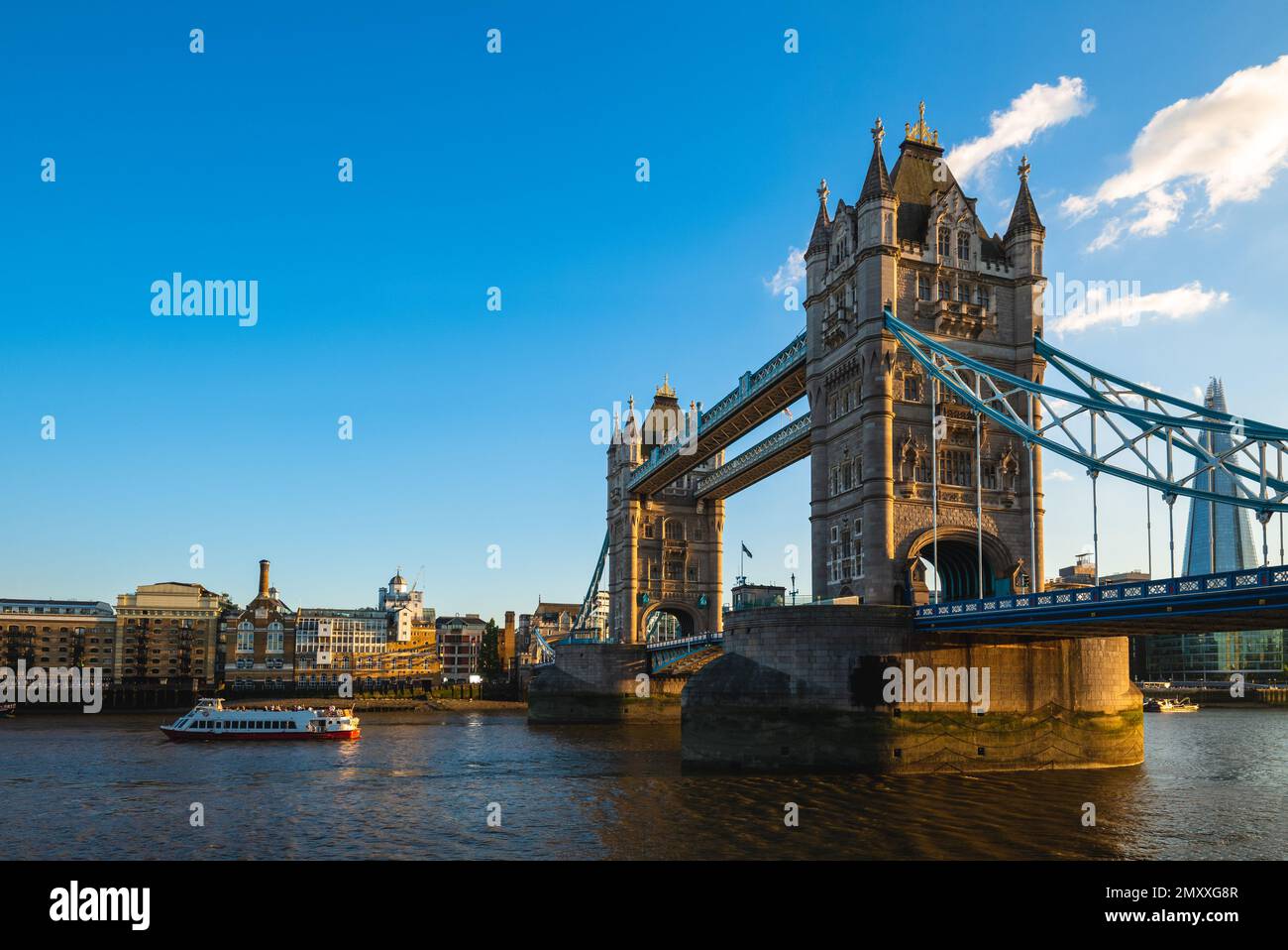 Tower Bridge sul fiume tamigi a Londra, inghilterra, Regno Unito Foto Stock