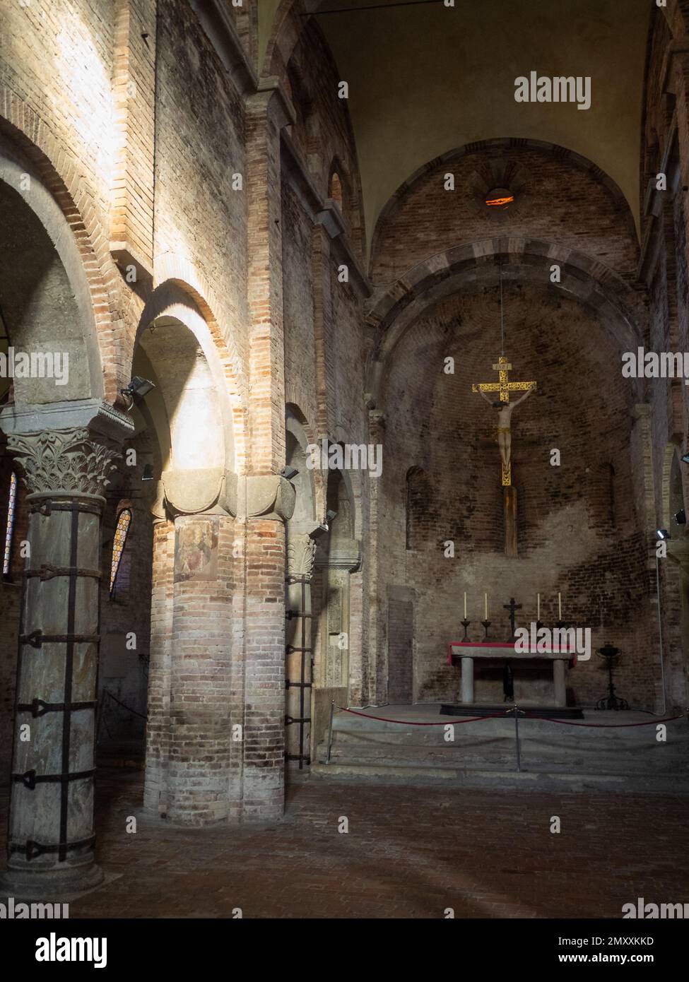 Interno della Chiesa dei Santi vitale e agricola, Bologna Foto Stock