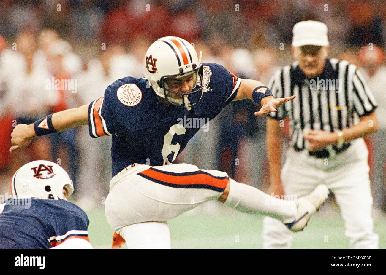 FILE In this Jan. 2, 1988, file photo, Auburn placekicker Win Lye (6