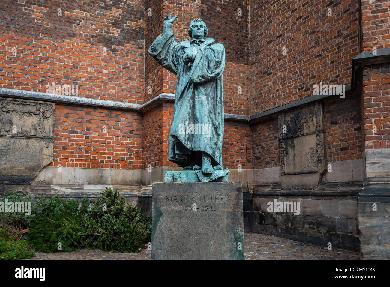 Martin Luther Monument di fronte alla Chiesa del mercato (Marktkirche) - Hannover, bassa Sassonia, Germania Foto Stock