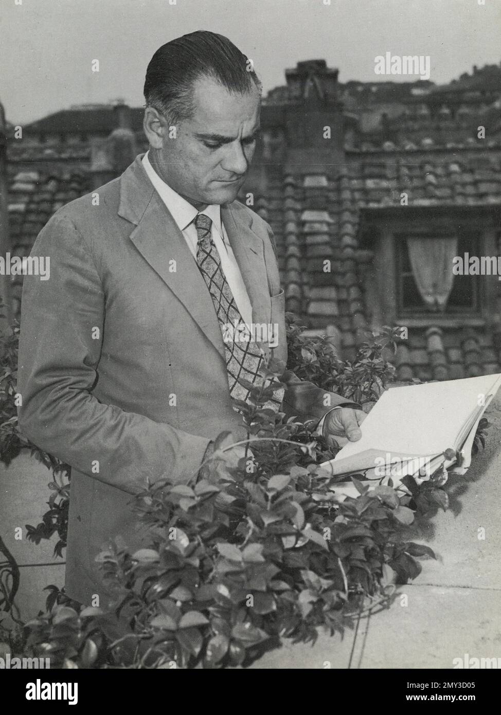 Romanziere italiano Alberto Moravia, Italia 1951 Foto Stock