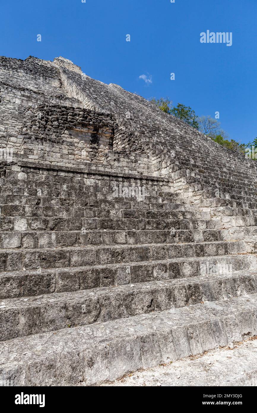 Struttura IX delle rovine Maya a Becán, Yucatán, Messico Foto Stock