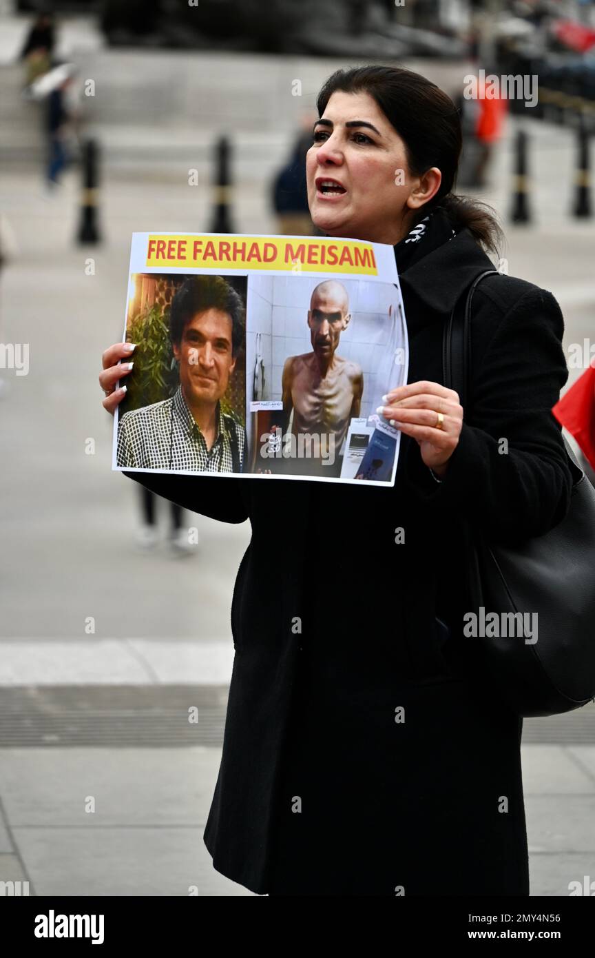 Londra, Regno Unito. I cittadini iraniani hanno protestato a Trafalgar Square chiedendo il rilascio di Farhad Meisami, un medico che è stato imprigionato per la stampa di badge. Credit: michael melia/Alamy Live News Foto Stock