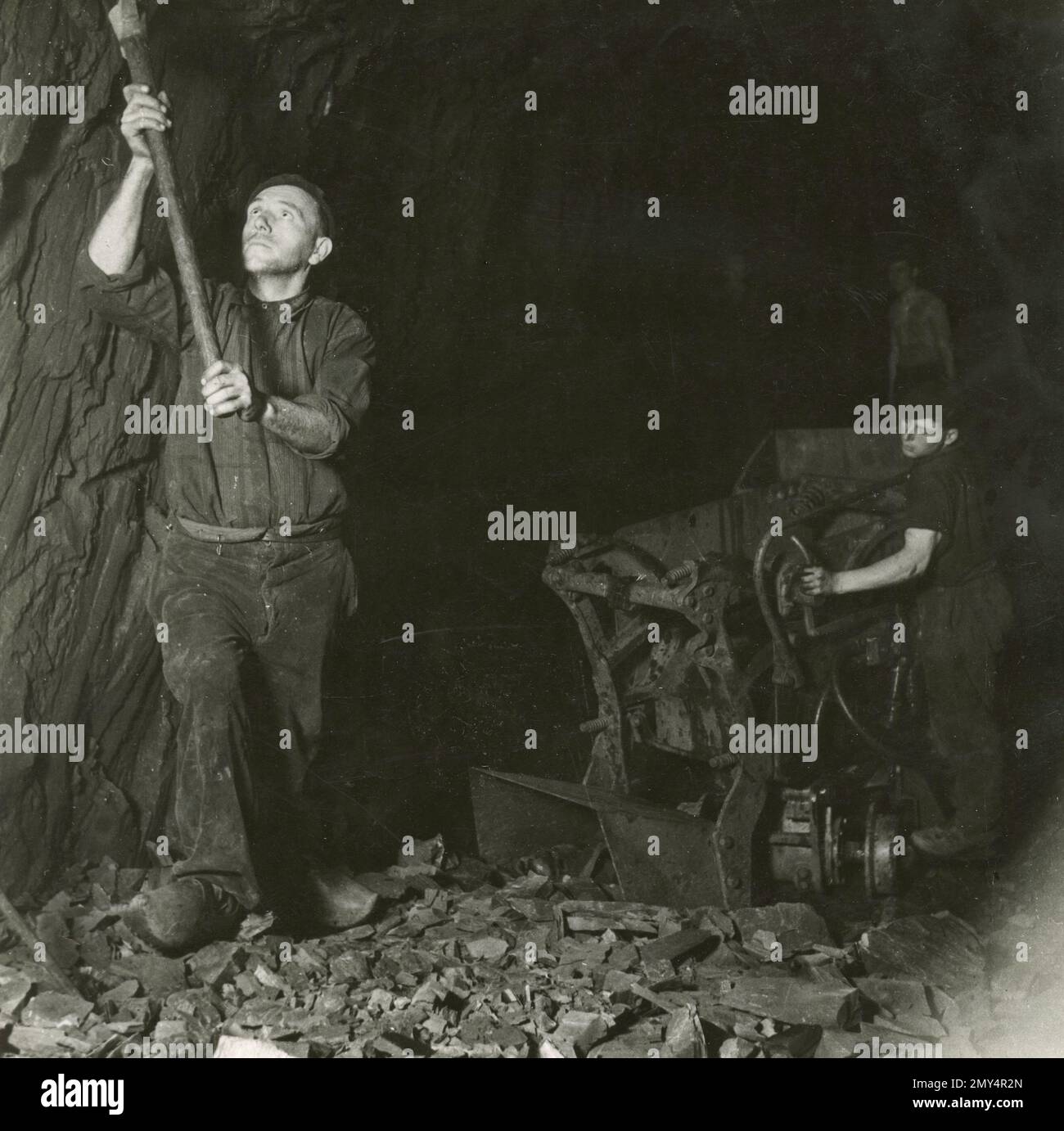 Minatori che lavorano a la Mine Bleu, Segrè, Maine et Loire, France 1940s Foto Stock