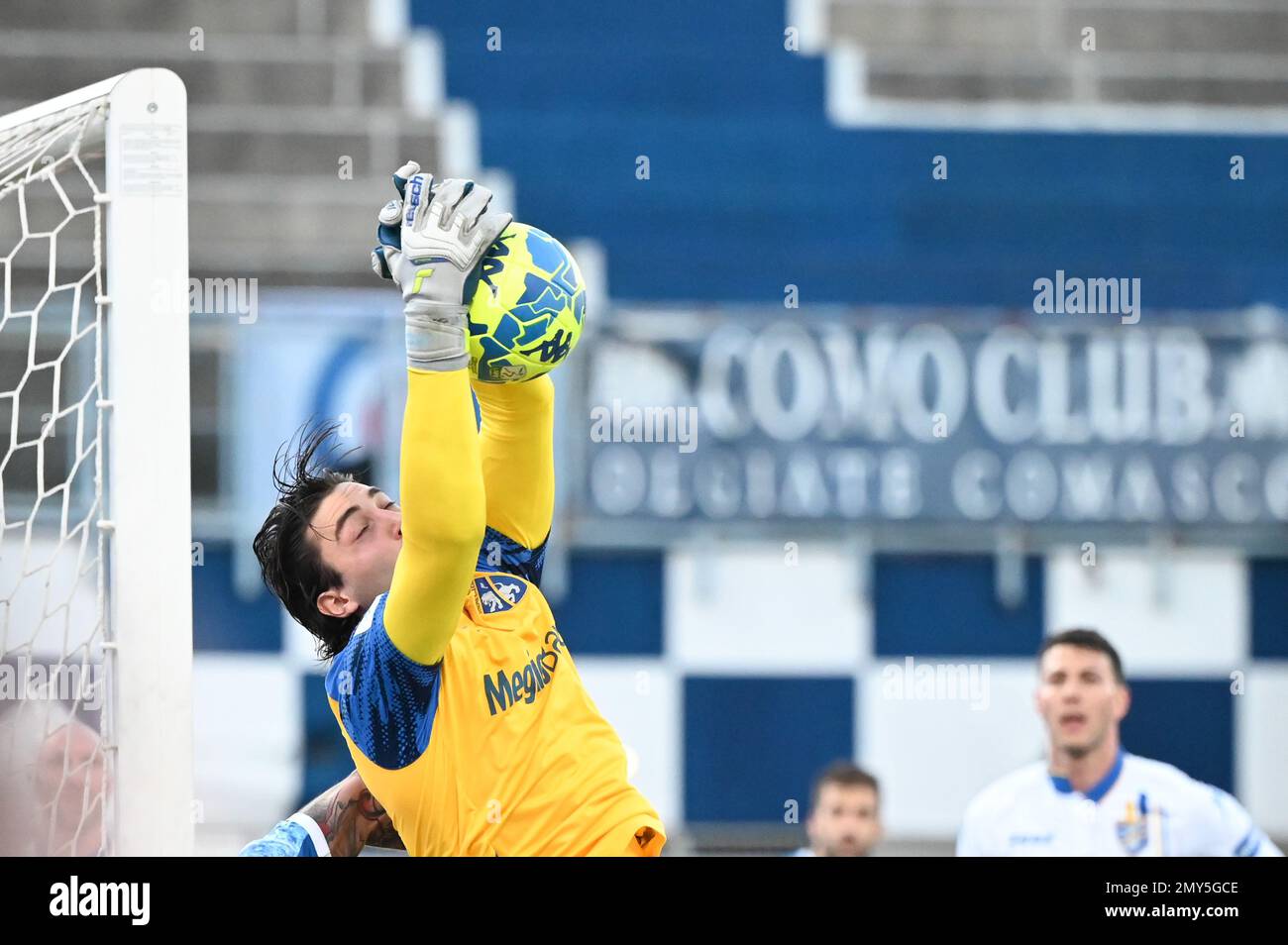 Como, Italia. 4th Feb 2023. Stefano Turati di Frosinone Calcio durante la partita di calcio italiana Serie B tra Calcio Como e Frosinone Calcio il 4 febbraio 2023 allo stadio Giuseppe Senigallia di Como. Photo Tiziano Ballabio Credit: Tiziano Ballabio/Alamy Live News Foto Stock