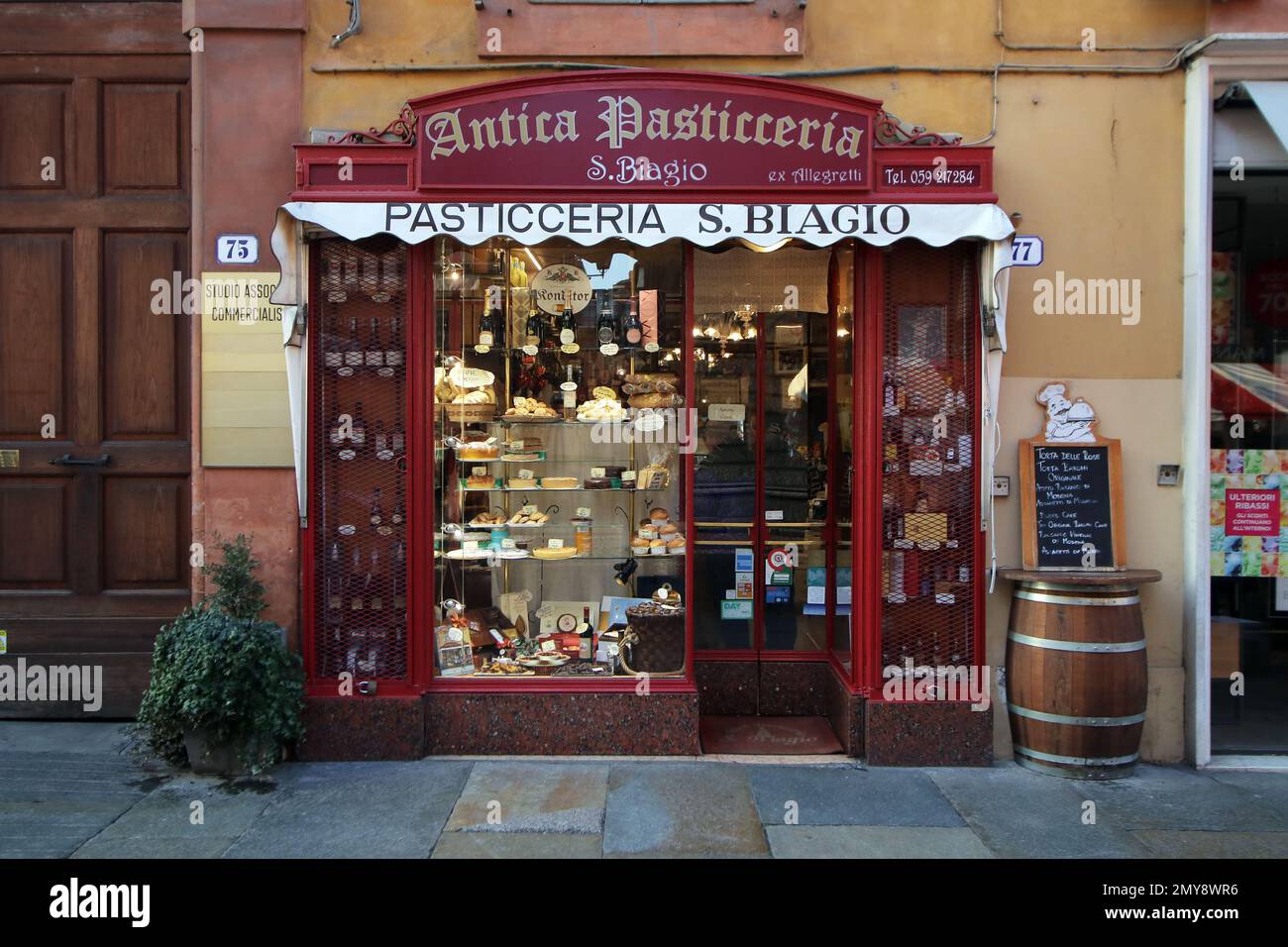Modena, 2023 gennaio, antica pasticceria tradizionale San Biagio famosa nella città di Modena, località turistica Foto Stock