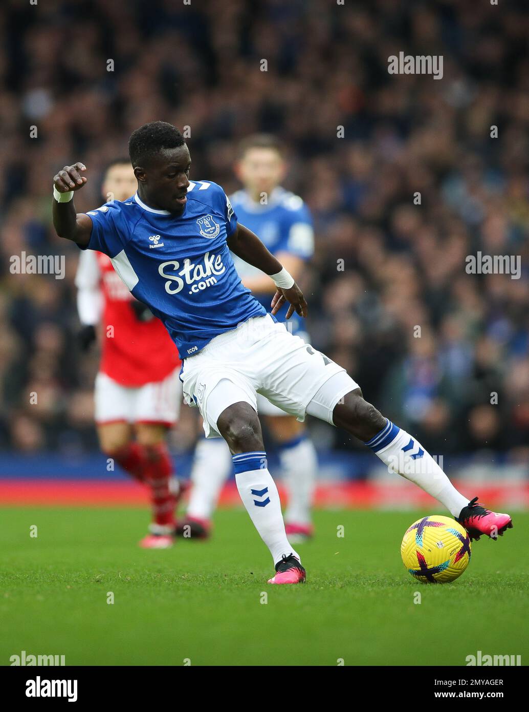 Liverpool, Inghilterra, 4th febbraio 2023. Idrissa Gueye di Everton controlla la palla durante la partita della Premier League al Goodison Park, Liverpool. Il credito di immagine dovrebbe essere: Cameron Smith / Sportimage Foto Stock